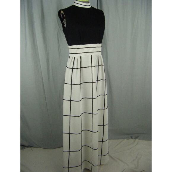 1960’s Black and White, Empire Waist, A-Line Dress - Picture 2 of 6